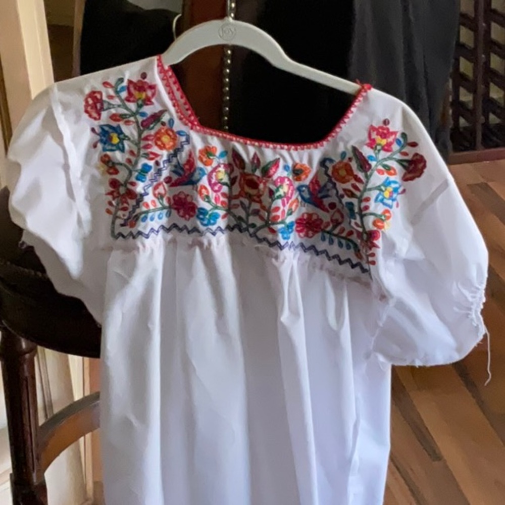 Mexican peasant blouse- perfect for summer.